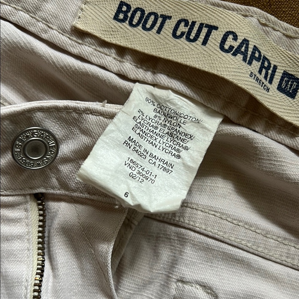 Gap Classic White Bootcut Capris - image 4